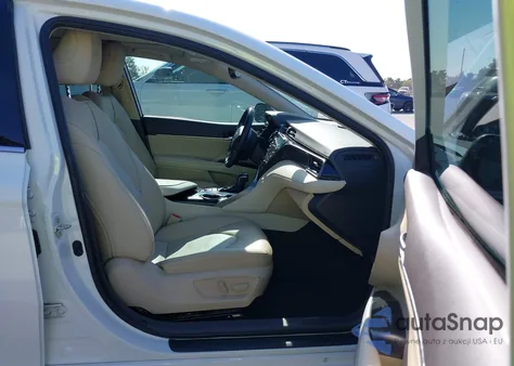 2020 Toyota Camry Xle z USA, uszkodzony, nr VIN 4T1F11AK7LU973415